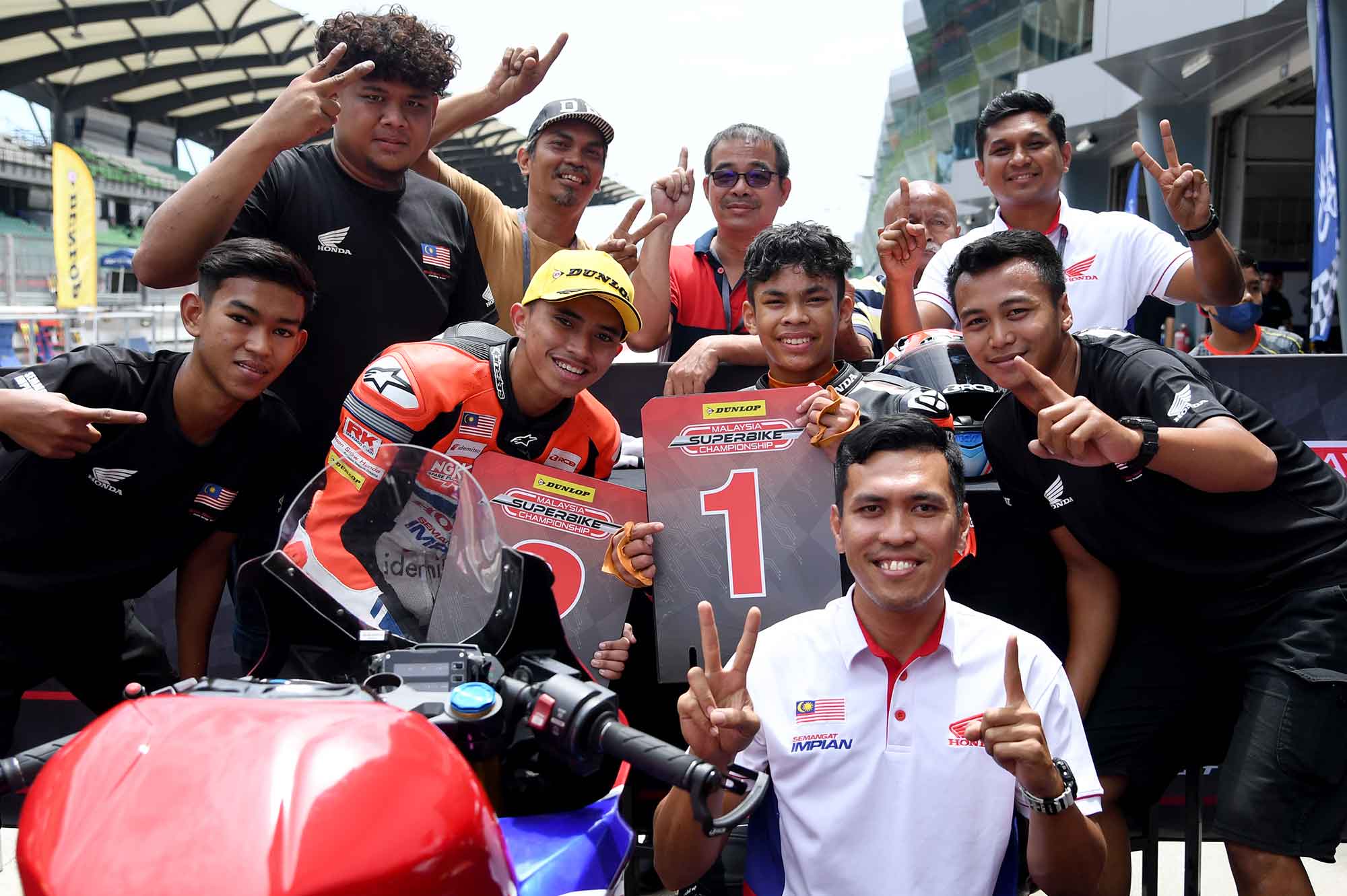 1-2 FOR BOON SIEW HONDA RACING TEAM IN RACE 3 - Malaysia Superbike ...