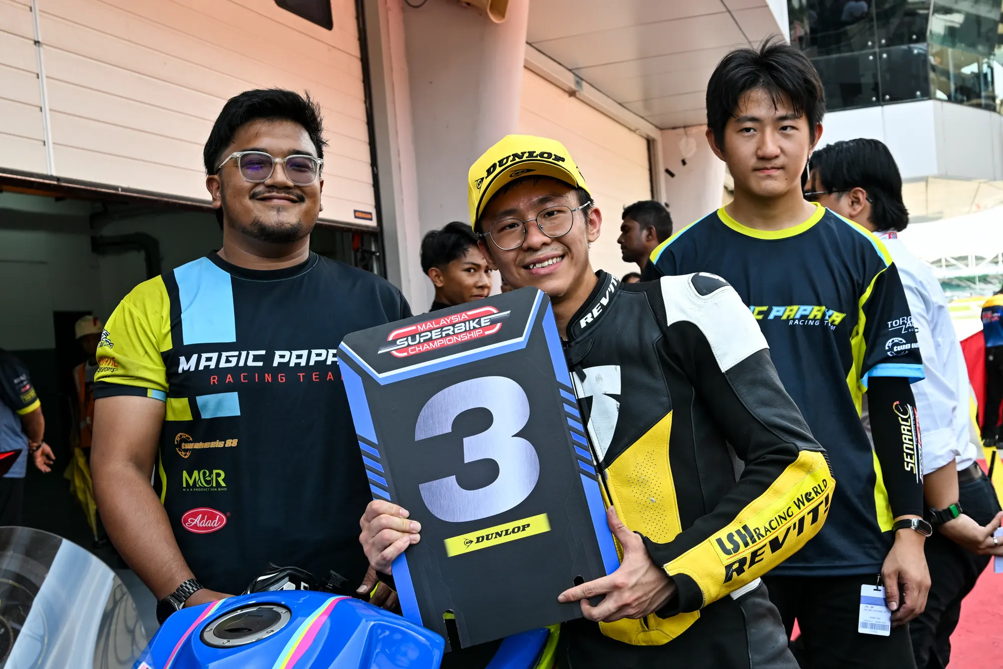 WEI SHYANG TARGETS THE FRONTRUNNERS